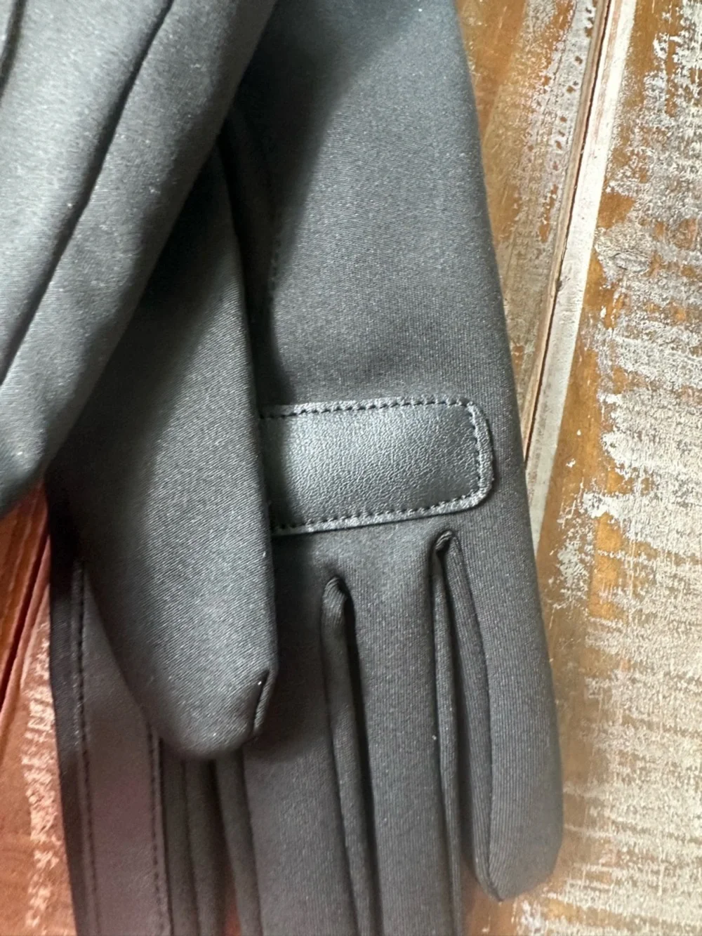 isotoner Black Women's Touchscreen Gloves - Picture 3 of 5